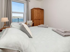 3 bedrooms, iron/ironing board, Internet