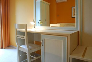 Standard Double Room | Room amenity