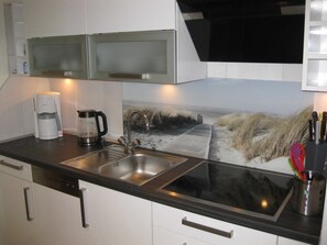 Refrigerador, microondas, horno y lavavajillas 