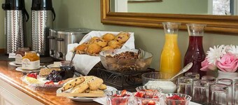 Kwamo Executive Lodge