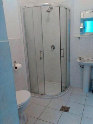 Bathroom shower - Citi Downtown Residence (Dublin)