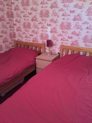Hypo-allergenic bedding, laptop workspace, free WiFi, bed sheets