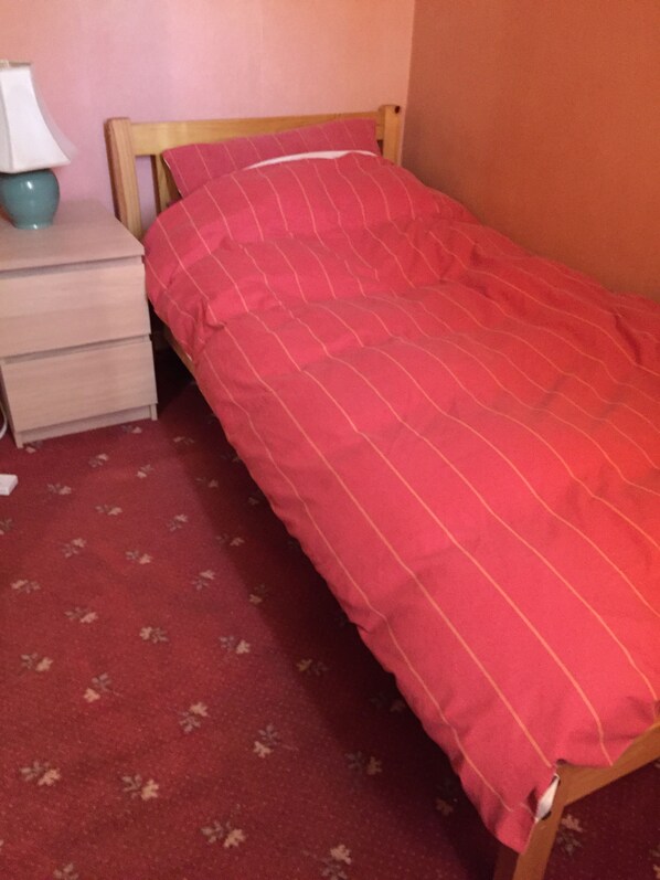 Hypo-allergenic bedding, laptop workspace, free WiFi, bed sheets