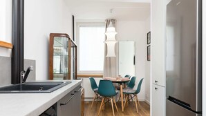 Studio Superior | Eget kök | Espressobryggare, kaffe- och tebryggare, kylskåp och ugn