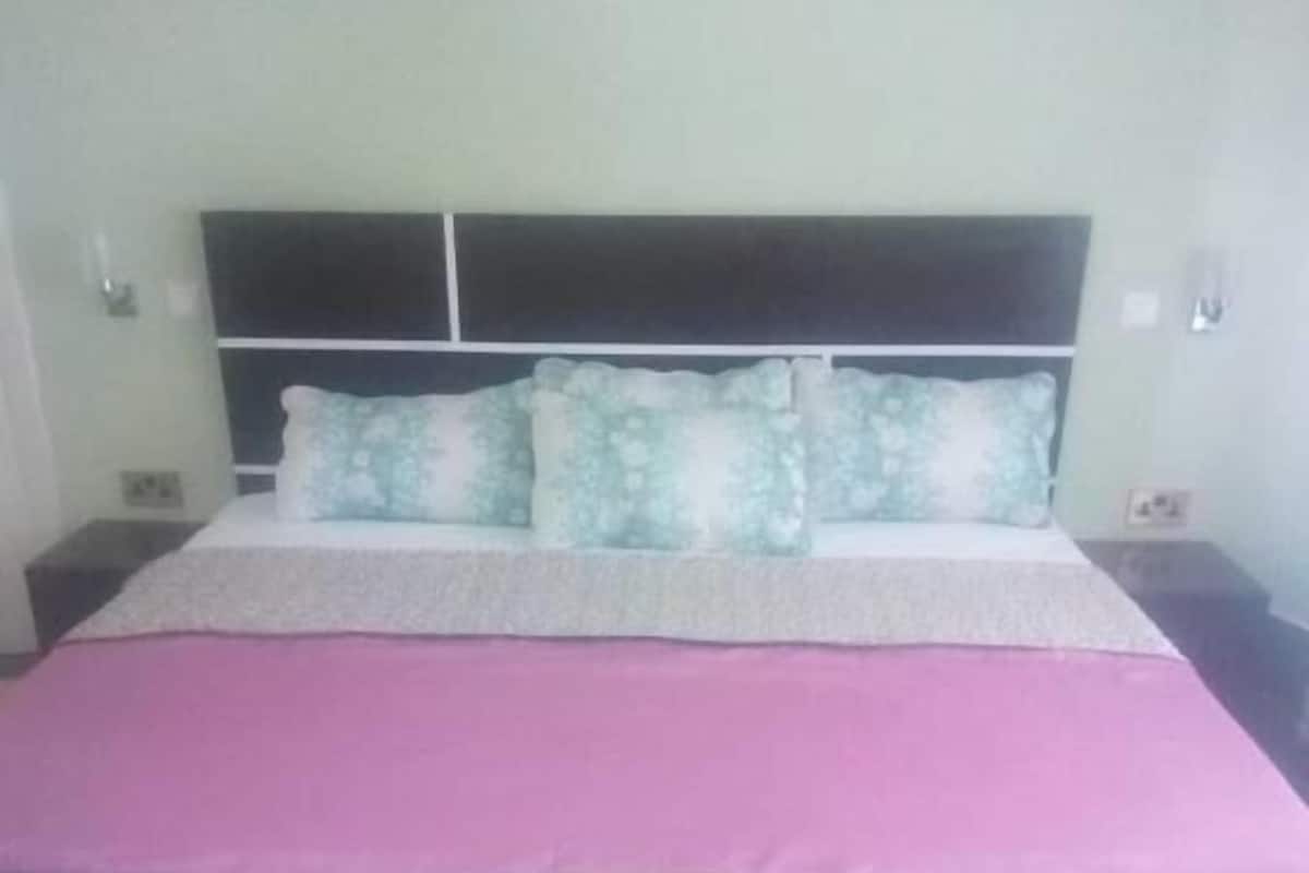 Chambre Deluxe, 1 grand lit | 1 chambre, Wi-Fi gratuit, draps fournis