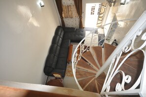 4 quartos, individualmente decorados, individualmente mobiliados