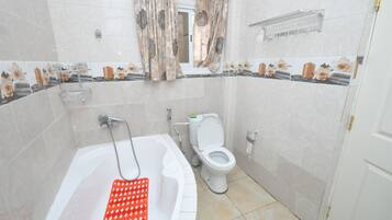 獨立浴缸及淋浴設備、提供毛巾