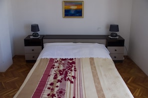 Apartment, 2 Schlafzimmer (1) | 2 Schlafzimmer, Schreibtisch, Verdunkelungsvorhänge