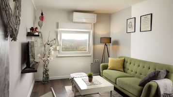 Apartment, Mountain View | Ruang tamu | TV skrin rata