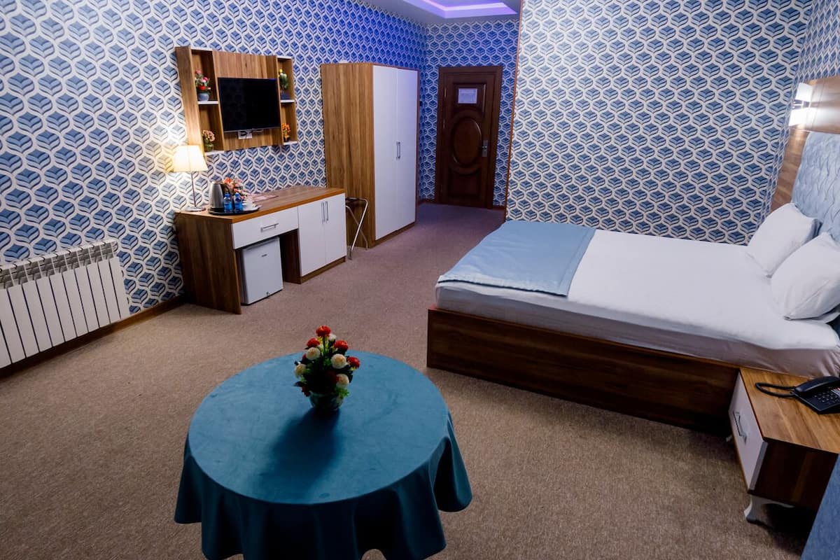 Deluxe Double or Twin Room | 1 bedroom, premium bedding, minibar, in-room safe