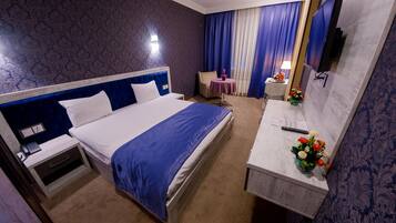 1 bedroom, premium bedding, minibar, in-room safe