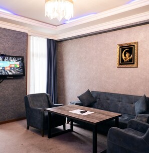 Family Double Room | Premium bedding, minibar, in-room safe, individually furnished - Royal Sapphire Hotel (Baku)