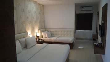 Royal Studio Suite | Down comforters