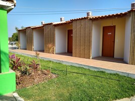 Minibar, wifi gratis y ropa de cama