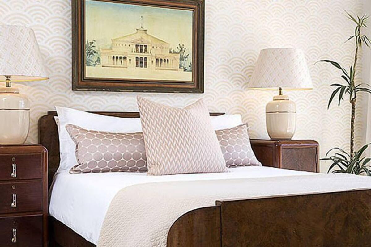 Minibar, in-room safe, desk, free WiFi