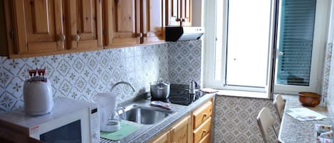 Studio | Dapur pribadi | Lemari es, microwave, oven, dan kompor