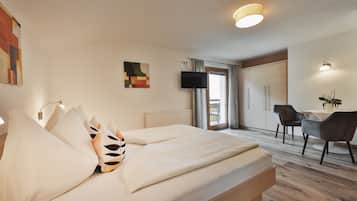 2 bedrooms, down duvets, desk, soundproofing