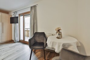 Apartment, 3 Bedrooms | Living area