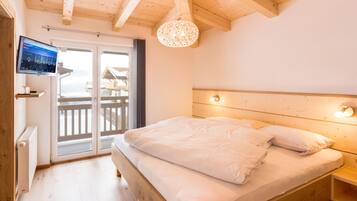 Hypo-allergenic bedding, in-room safe, blackout curtains, soundproofing