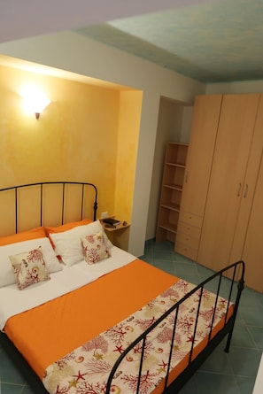2 bedrooms, cots/infant beds, free WiFi, bed sheets