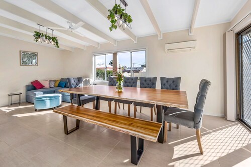 Memories On Mount View, Cosy Wood Fire, Big Games Room, Netflix.