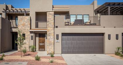 Sleeps 20, Steps to Pool - 4BR+Loft w/ 2 Rec Rooms