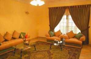 60-inch LCD TV with satellite channels, TV, fireplace - Le Royal Guest House (Islamabad)