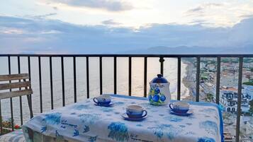 Appartement, 2 chambres | Balcon
