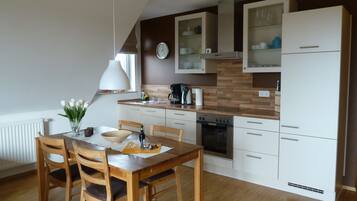 Apartment, 2 Bedrooms, Balcony, Beachfront (On Top of Rate 79 Euro cleaning fee) | In-room dining