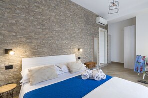 Habitación Confort con 1 cama doble o 2 individuales (3) | Ropa de cama de alta calidad, sistema de insonorización, wifi gratis