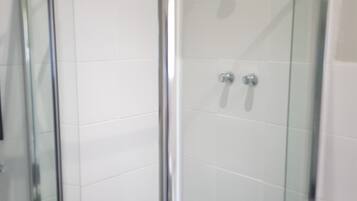 Basic House | Bathroom | Shower, rainfall showerhead, free toiletries, hair dryer