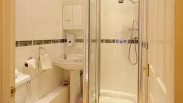 Ensemble douche/baignoire, serviettes fournies