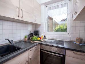 Fridge, oven, dishwasher, cookware/dishes/utensils