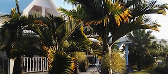 LE COLONIAL