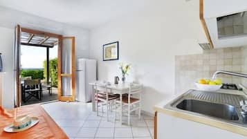 Refrigerador y utensilios de cocina