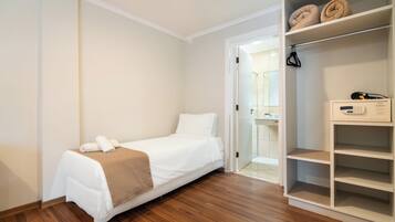 Deluxe Room | 1 bedroom, pillow-top beds, minibar, blackout curtains