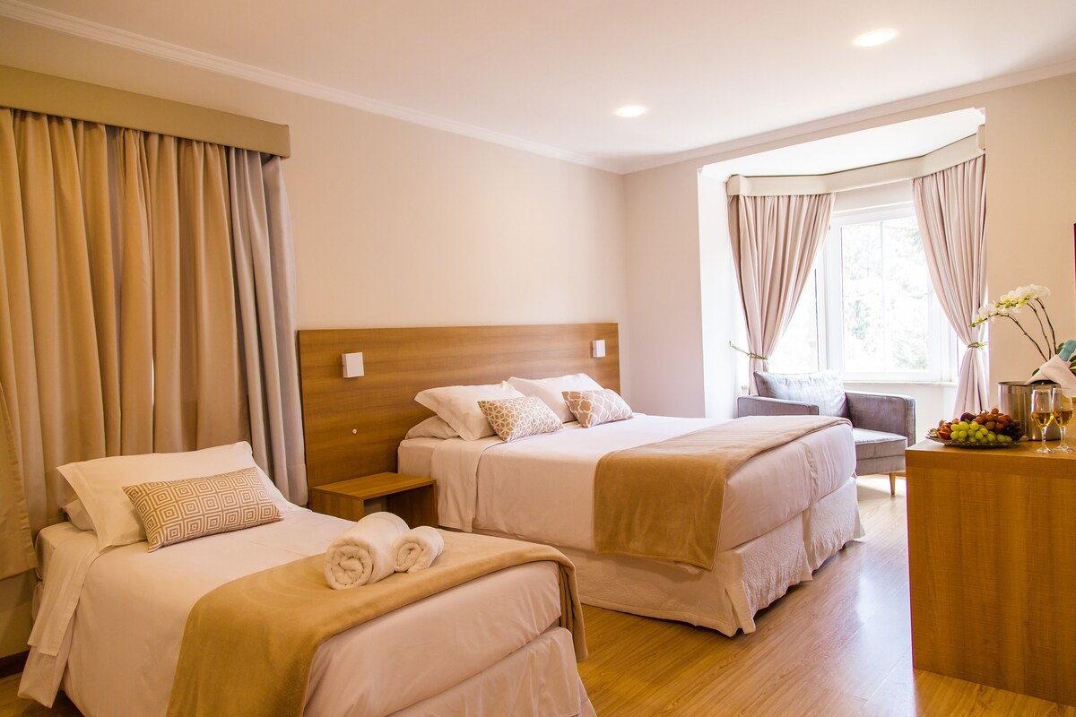 Pillowtop beds, minibar, blackout drapes, WiFi (free)