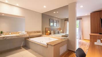 Habitació exclusiva | Matalassos amb encoixinament addicional, minibar i cortines opaques