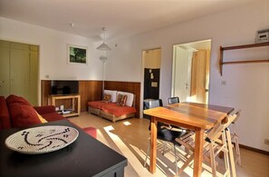 TV - 2 bedroom apartment *** - ground floor –   5 min. to the “Médran” skilift - very quiet area - sunny (Verbier)