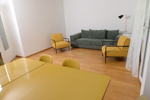 アパートメント 2 ベッドルーム | リビングルーム | 薄型テレビ