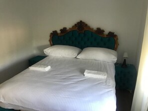 Apartment, 2 Bedrooms | 2 bedrooms, laptop workspace, free WiFi, bed sheets - Dubai Apartment 2 (Lucerne)