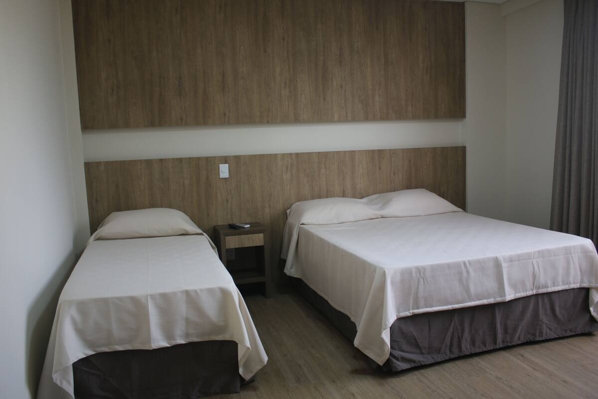 ห้องดีลักซ์ทริปเปิล | มินิบาร์, โต๊ะทำงาน, ผ้าม่านกันแสง, Wi-Fi ฟรี