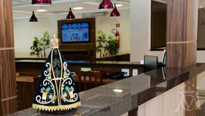 A reception area with a statue, a TV, and a fire extinguisher.