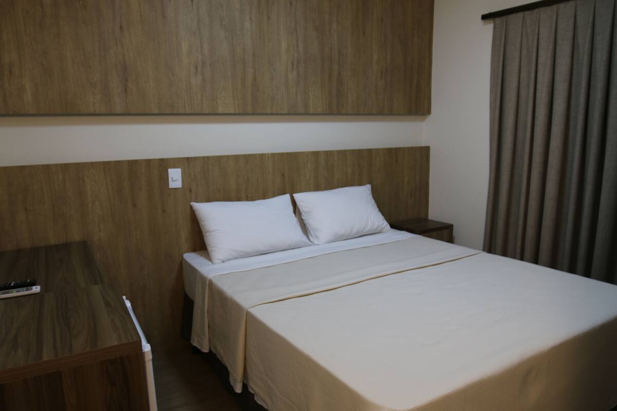 ห้องสแตนดาร์ดดับเบิล | มินิบาร์, โต๊ะทำงาน, ผ้าม่านกันแสง, Wi-Fi ฟรี
