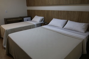 Minibar, desk, blackout curtains, free WiFi - Ouro Minas Plaza Hotel (Aparecida)