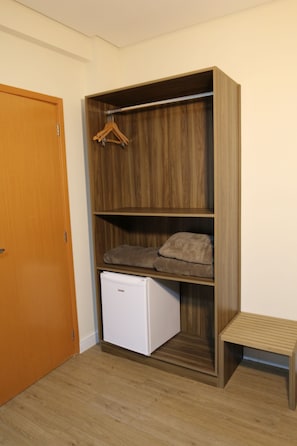 Minibar, desk, blackout curtains, free WiFi - Ouro Minas Plaza Hotel (Aparecida)