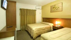 A hotel room with two beds, a wooden wardrobe, a television, a curtain, and a painting on the wall. - Estrelas Da Serra (Gramado)