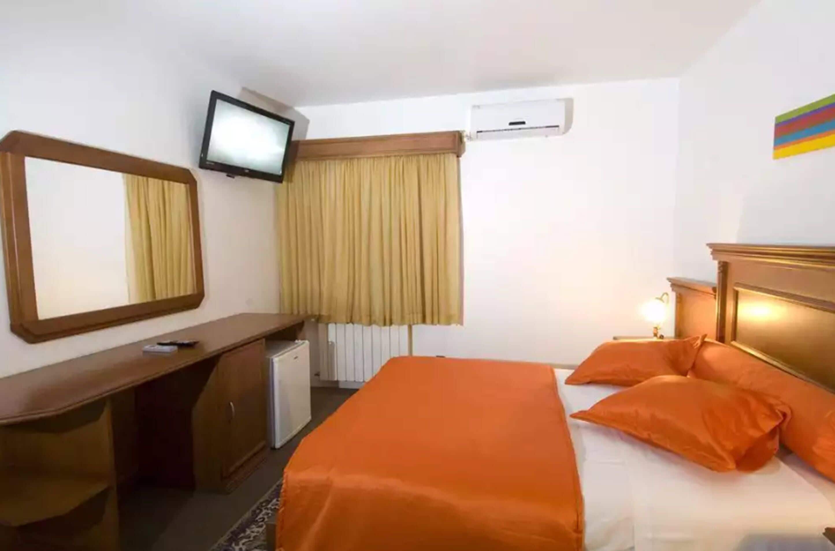 Minibar, wifi gratis y ropa de cama 