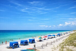 Beach nearby, beach towels - Spacious, Relaxing, Family-Friendly Townhouse Retreat Steps from Pool & Beach (Destin)