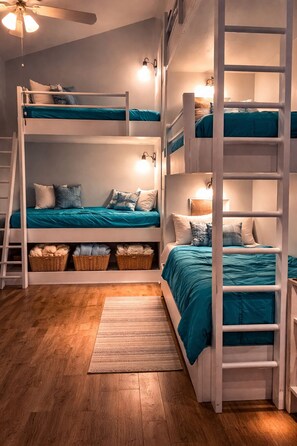 3 عدّة غرف نوم ومكتب ومكواة/لوح كي وسرير سفر